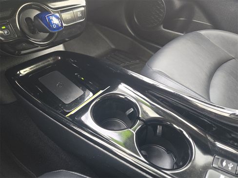 Used 2018 Toyota Prius Four Touring image 22