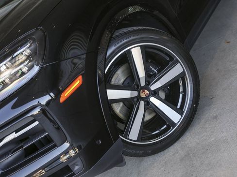 New 2026 Porsche Cayenne Coupe AWD/4WD image 12