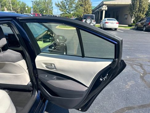 Used 2021 Toyota Corolla LE w/ LE Convenience Package FWD image 28