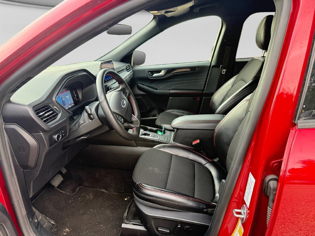 Used 2025 Ford Escape ST-Line FWD image 19