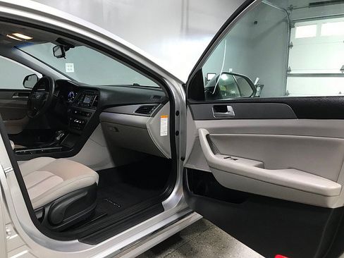 Used 2016 Hyundai Sonata SE FWD image 12