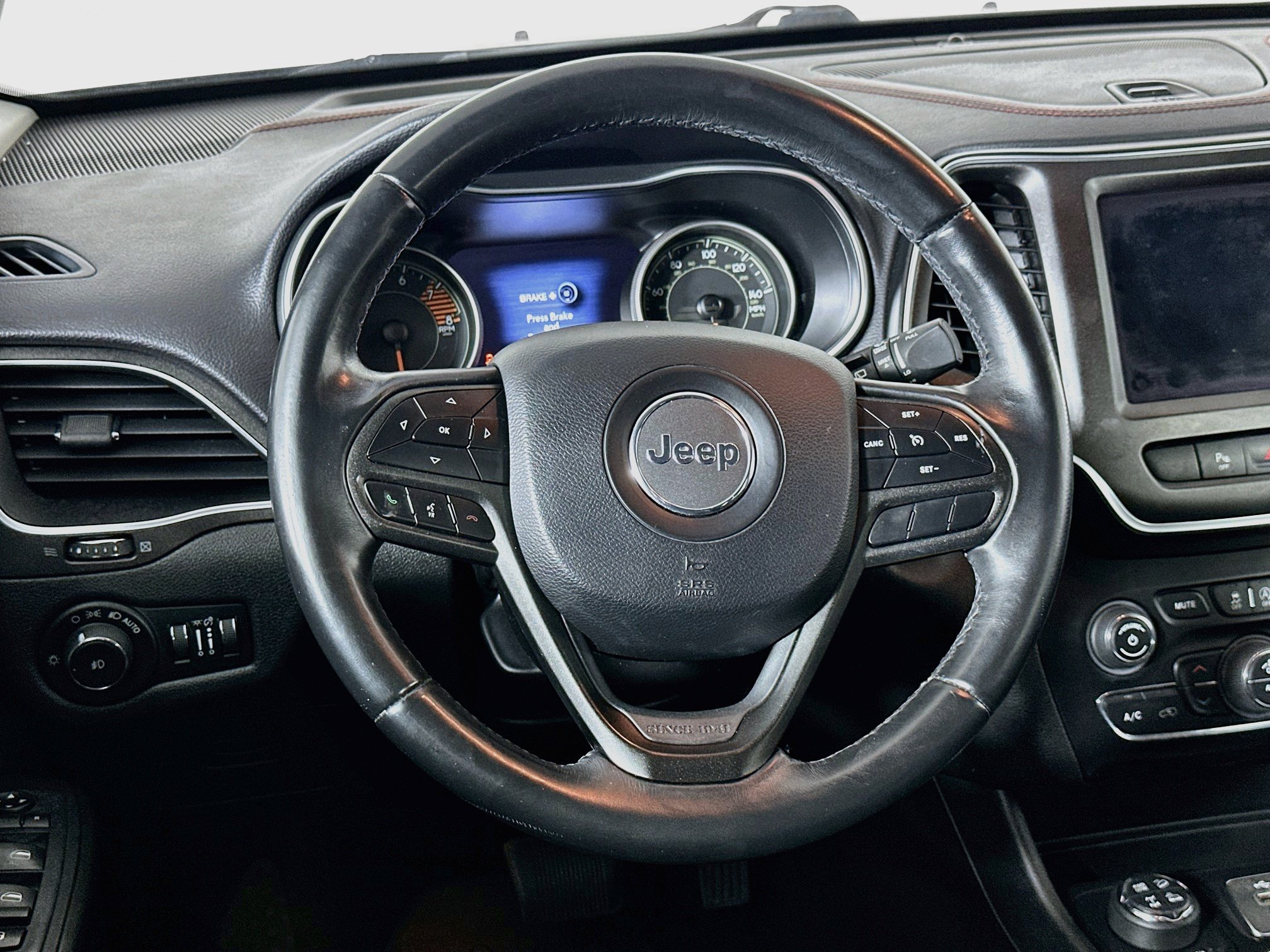 Used 2019 Jeep Cherokee Trailhawk AWD/4WD image 18