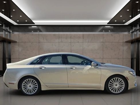 Used 2017 Lincoln MKZ Reserve FWD image 9