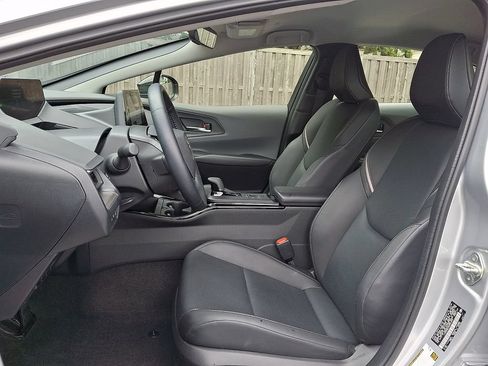 Used 2025 Toyota Prius XLE AWD/4WD image 14