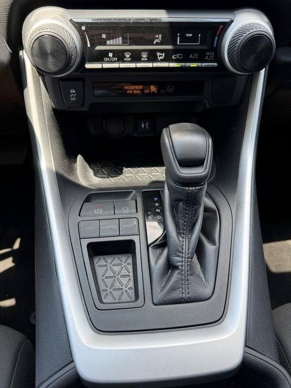 Used 2019 Toyota RAV4 LE FWD image 29