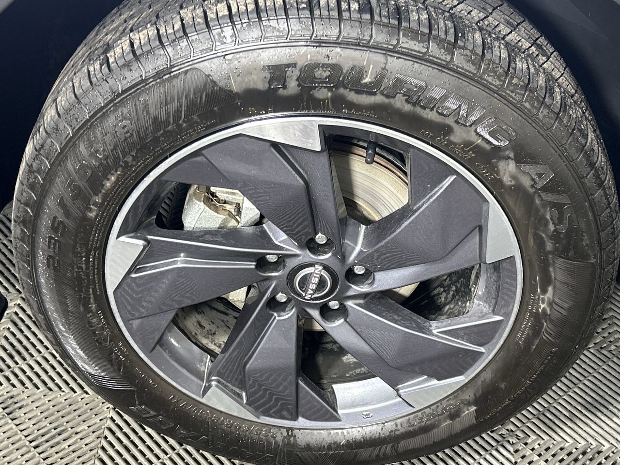 Used 2025 Nissan Rogue SV FWD image 10