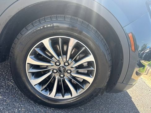 Used 2023 Lincoln Nautilus AWD w/ Premium Package image 8