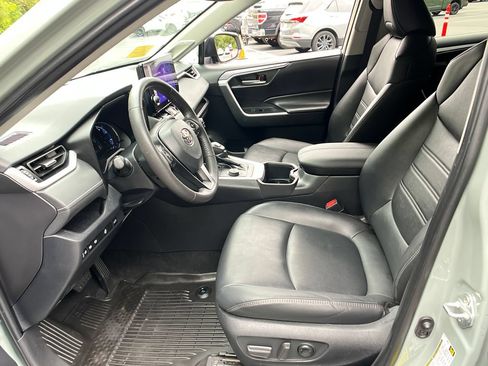 Used 2023 Toyota RAV4 XLE Premium AWD/4WD image 9
