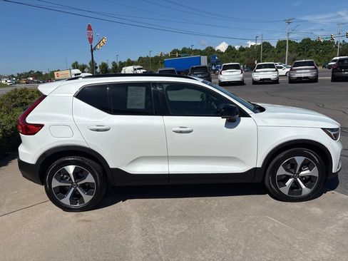 Certified 2026 Volvo XC40 B5 Plus AWD/4WD image 5