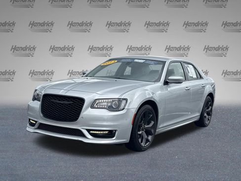 Used 2023 Chrysler 300 Touring L w/ Popular Equipment Group RWD image 4