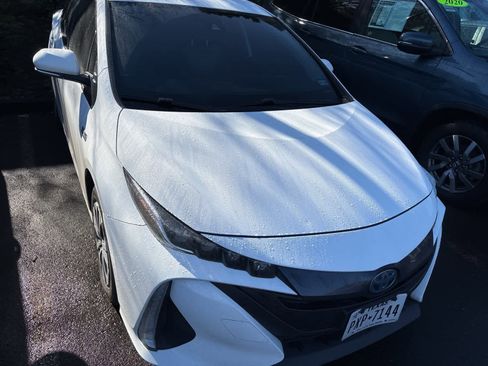 Used 2021 Toyota Prius Prime LE image 2