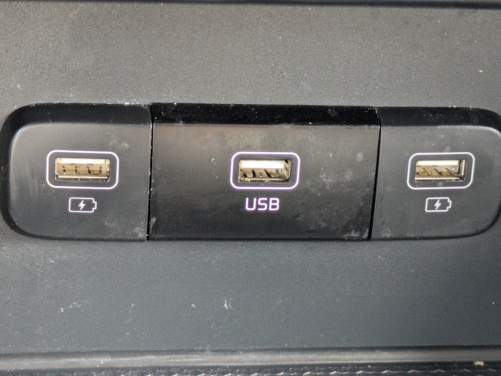 Used 2024 Kia Carnival LX FWD image 24