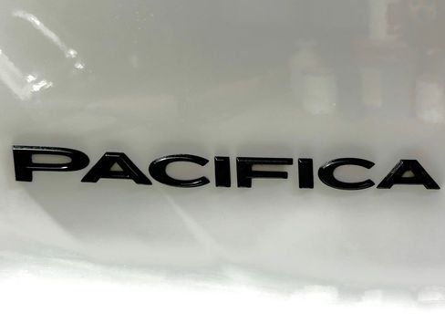 New 2026 Chrysler Pacifica Select image 7