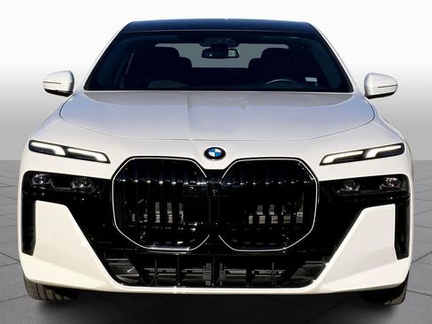 New 2025 BMW 760i xDrive w/ Luxury Rear Seating Package image 3