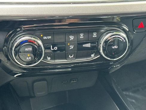 Used 2025 Chevrolet Trax ACTIV w/ Driver Confidence Package image 18