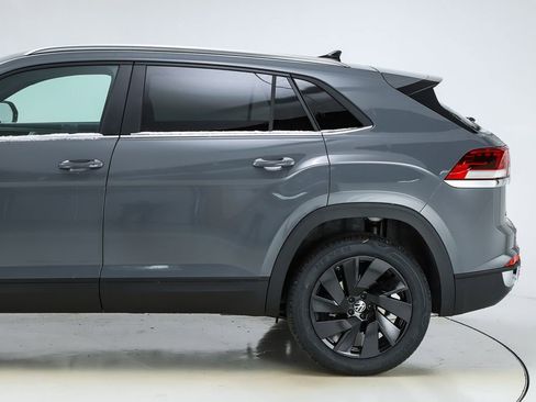 New 2026 Volkswagen Atlas Cross Sport SE image 4