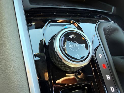 New 2026 Chevrolet Colorado ZR2 w/ Technology Package image 14