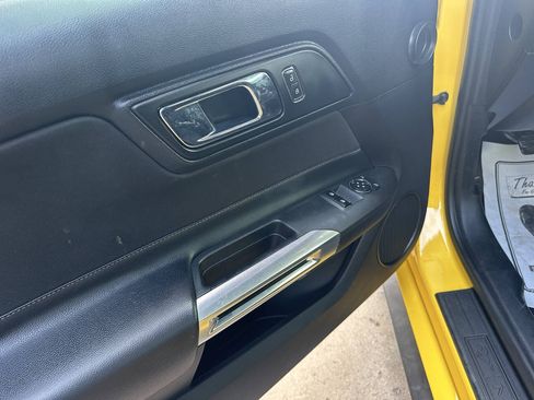 Used 2017 Ford Mustang Coupe RWD image 13