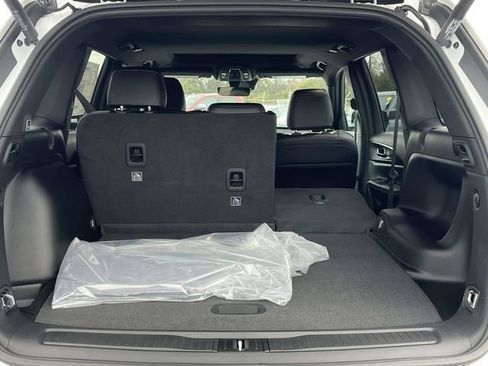 New 2025 Jeep Grand Cherokee Altitude image 16