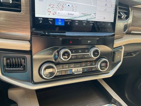 Used 2022 Ford Expedition Limited image 20