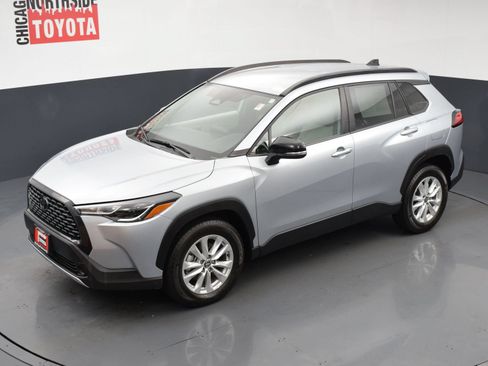 Used 2025 Toyota Corolla Cross LE AWD/4WD image 23