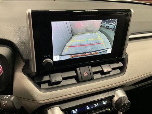 Used 2025 Toyota RAV4 XLE AWD/4WD image 21