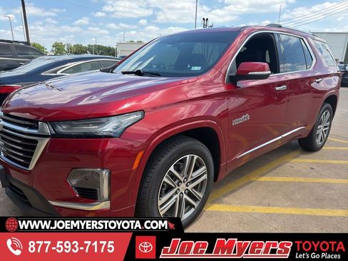 Used 2023 Chevrolet Traverse High Country FWD image 1