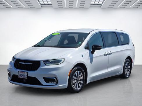 Used 2024 Chrysler Pacifica Limited FWD image 8