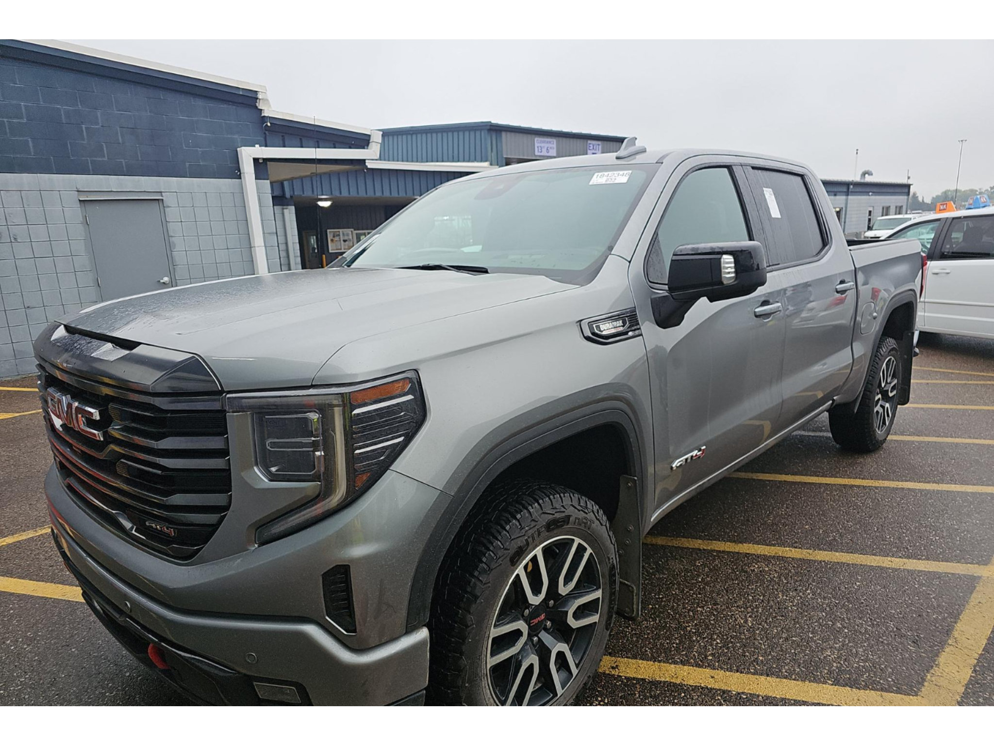 Used 2023 GMC Sierra 1500 AT4 w/ Technology Package AWD/4WD image 2