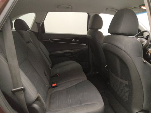Used 2020 Kia Sorento FWD V6 image 19
