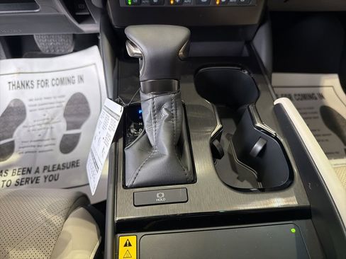 New 2025 Lexus ES 350 Ultra Luxury image 13