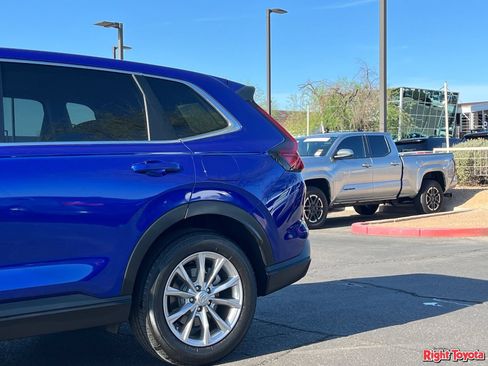 Used 2025 Honda CR-V EX image 10