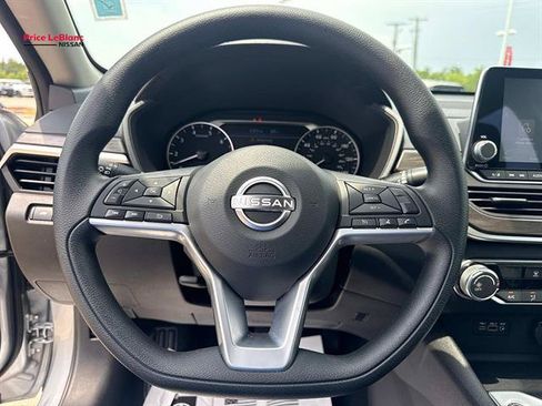 Used 2025 Nissan Altima 2.5 SV AWD/4WD image 20
