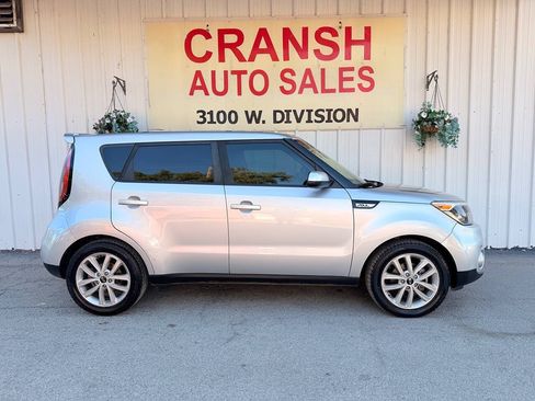 Used 2017 Kia Soul + FWD image 5