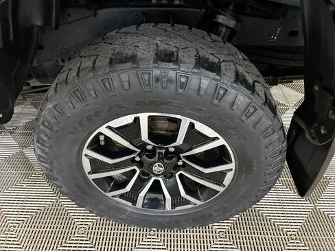 Used 2020 Toyota Tacoma TRD Sport w/ Technology Package image 11