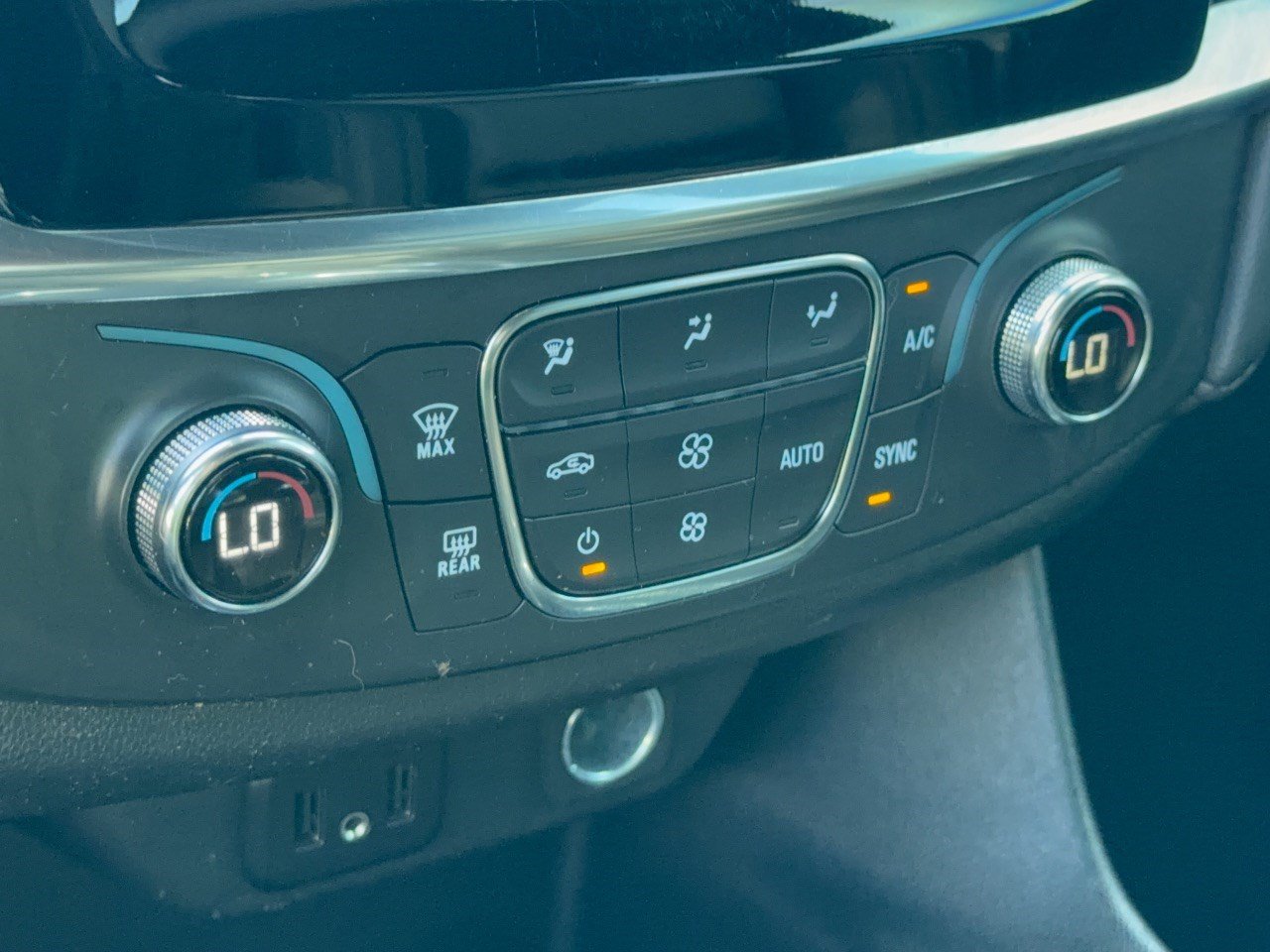 Used 2023 Chevrolet Traverse LT FWD image 22