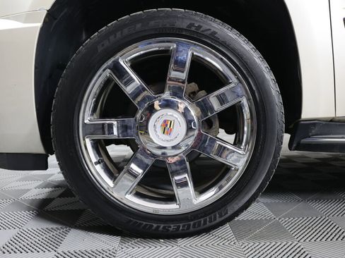 Used 2010 Cadillac Escalade Luxury AWD/4WD image 9