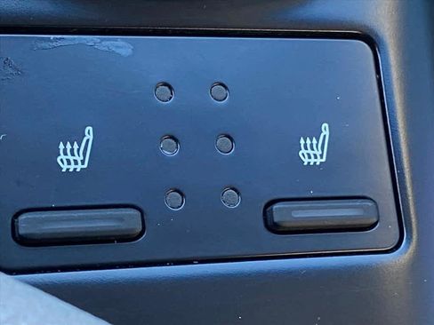 Used 2020 Toyota Camry XLE image 18