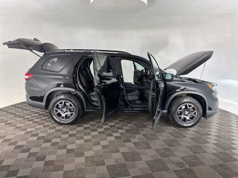 Certified 2025 Honda Pilot TrailSport image 16