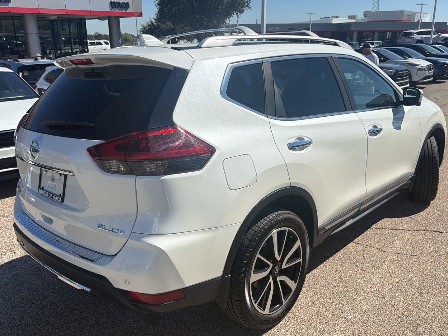 Used 2020 Nissan Rogue SL w/ Premium Package AWD/4WD image 3