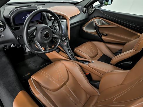 Used 2018 McLaren 720S RWD image 23