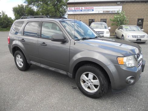 Used 2011 Ford Escape XLT w/ 202A Rapid Spec Order Code FWD image 4