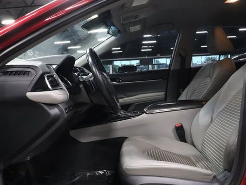 Used 2018 Toyota Camry SE FWD image 10