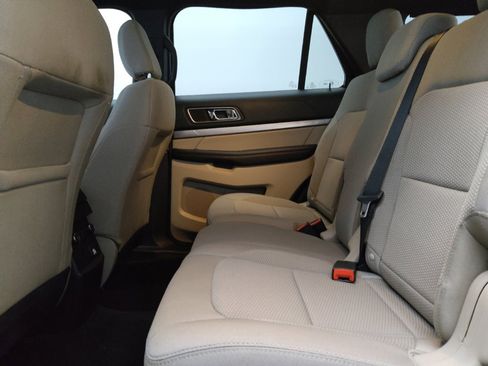 Used 2018 Ford Explorer XLT FWD image 18