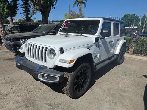 Used 2022 Jeep Wrangler Unlimited Sahara AWD/4WD image 4