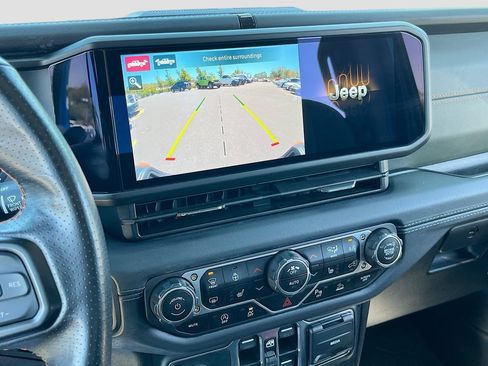 Used 2024 Jeep Gladiator Mojave w/ Technology Group AWD/4WD image 14