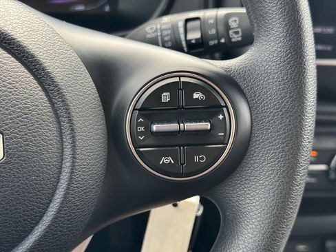 Certified 2025 Kia Soul LX w/ LX Technology Package FWD image 17