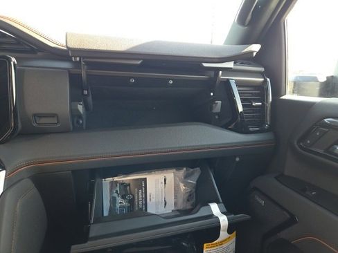 Used 2025 GMC Sierra 2500 AT4 image 21