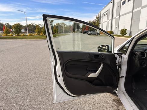 Used 2012 Ford Fiesta SE image 11