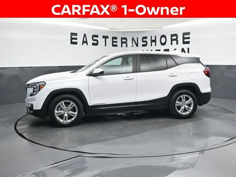 Used 2024 GMC Terrain SLE image 2